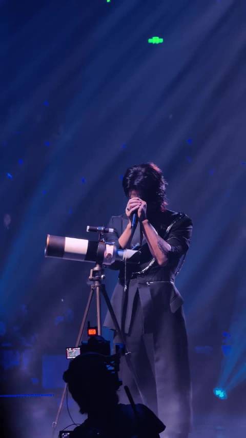 言承旭在望远镜上挂流星项链，看哭我了，杉菜，你要是还在该多好