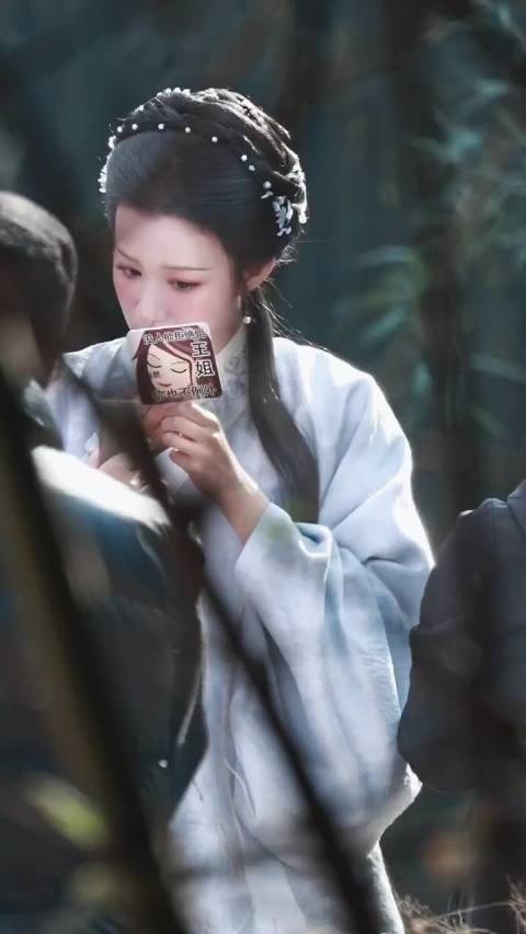 王楚然明月录补妆中…好可爱的小船船