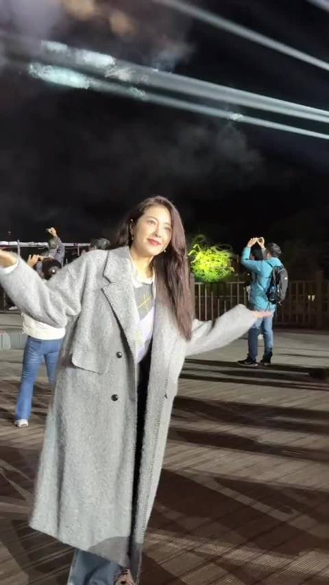 曾黎现身肇兴侗寨过侗年引粉丝尖叫