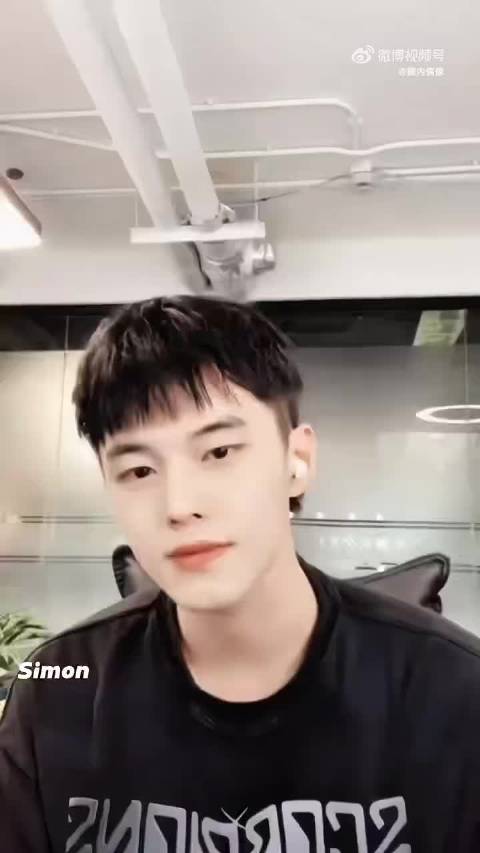 何与综艺反差萌引热议，新剧试戏获惠英红认可