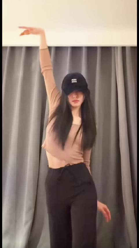 浩存不愧是北舞毕业生 刘浩存刘浩存黄轩一起回北舞了