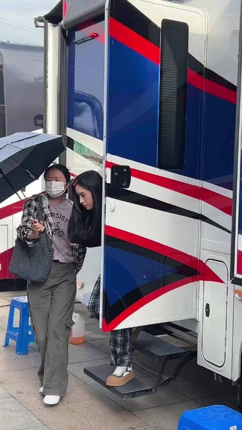 沈月《明日乐园》上班路透，期待月月子的首个反派角色沈小圆