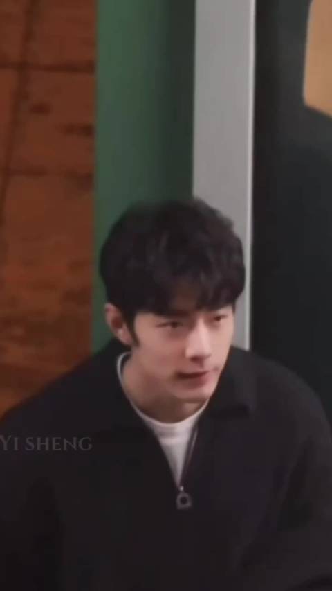 瞧瞧这个肖战被冻成弹簧和超跑了！