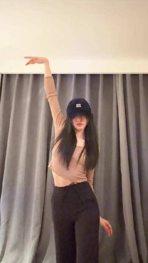 真的好喜欢看刘浩存跳舞啊，这画面也太养眼了