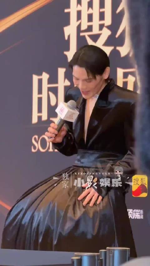 向佐变装现场成拆“家”？