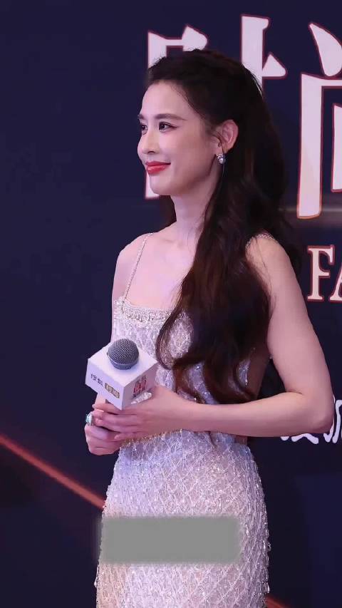 黄圣依离婚后状态回春，坦言专注事业不再婚