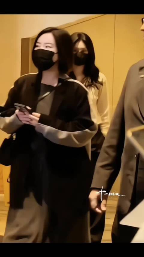 你温柔的唇，致命的眼神