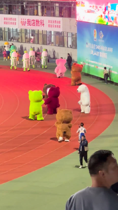 宽宽调侃好友吃货属性,两人互怼钱包与体重