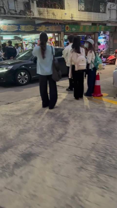 街头偶遇杨超越甜度爆表