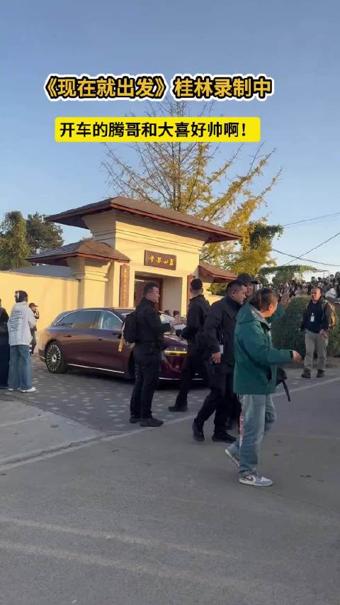 看到过很多明星去买华为车，终于看到明星亲自开华为车了，我看到沈腾开车啦