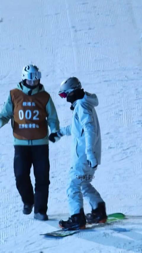 努力征服雪板耀文文