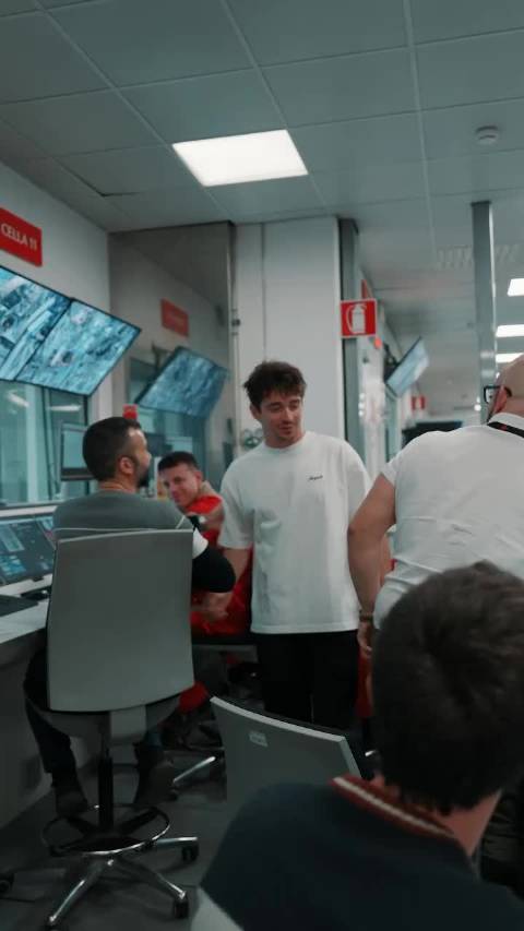 夏尔为工厂的家人们送上圣诞祝福 满足大家的圣诞小愿望