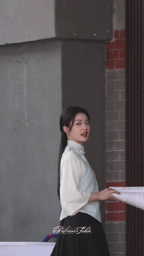 徐若晗玉簟秋 徐若晗叶平君 ｜玉簟秋 初见她漫步溪桥下