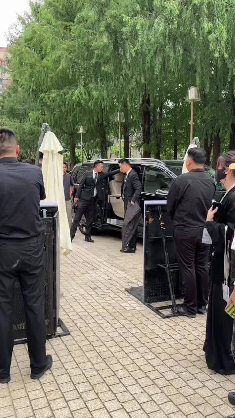 刘诗诗优雅大方亮相引赞叹