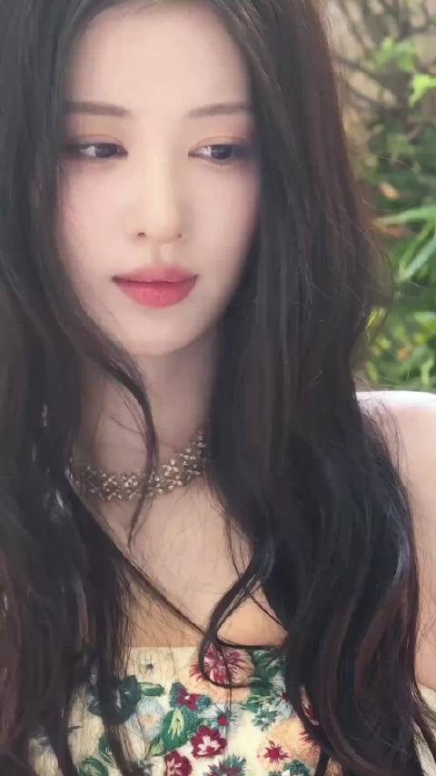 这个长相的美女简直就是长在了我的心坎上，王楚然五官真的好精致