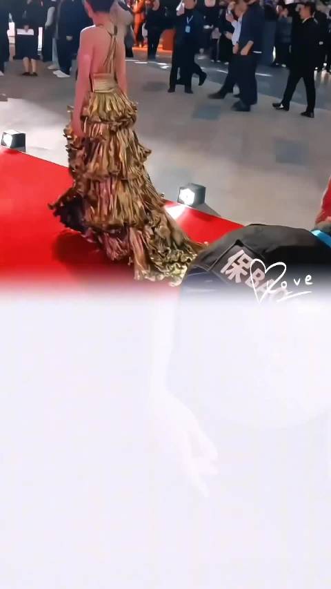 手机里的mi “希望你继续兴致盎然的与世界交手 一直在开满鲜花的路上”