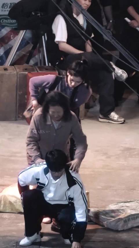 张婧仪一年专注捡垃圾，从年初到年末已成熟练工