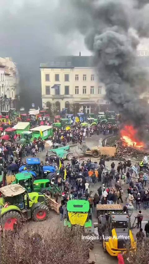 欧盟农民万人抗议南方共同市场协定，千辆拖拉机聚集布鲁塞尔