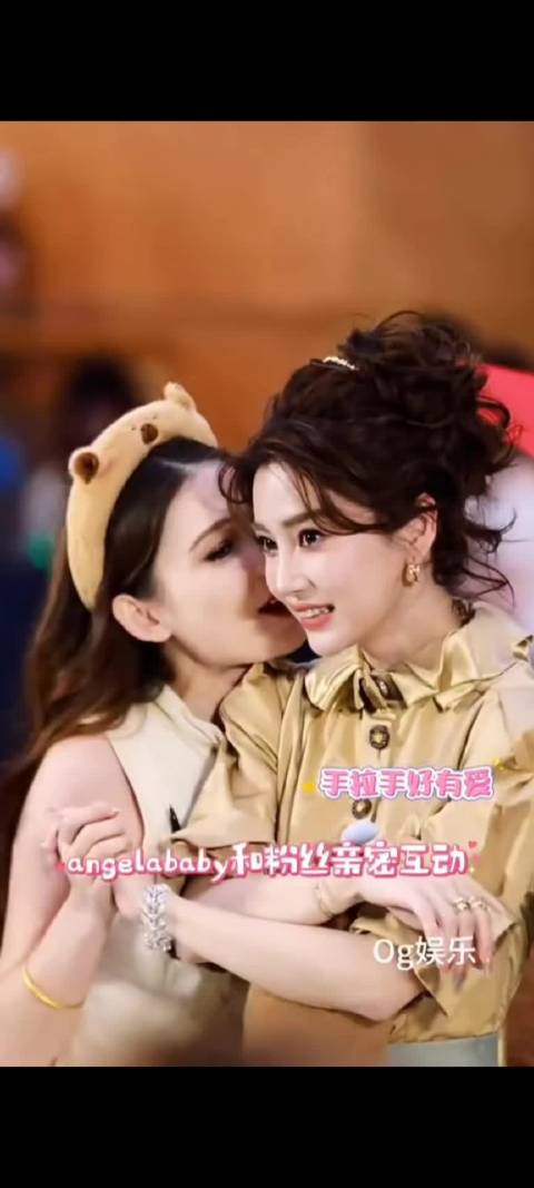 Angelababy洞洞板前认出粉丝，签名合照尽显真诚