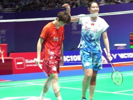 女双组合李汶妹、张殊贤、贾一凡赛场互动引关注