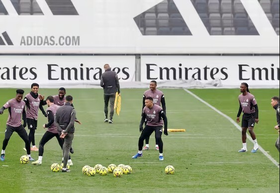 阿斯：巴尔韦德因感冒和脚伤未参加训练，出战塞维利亚存疑