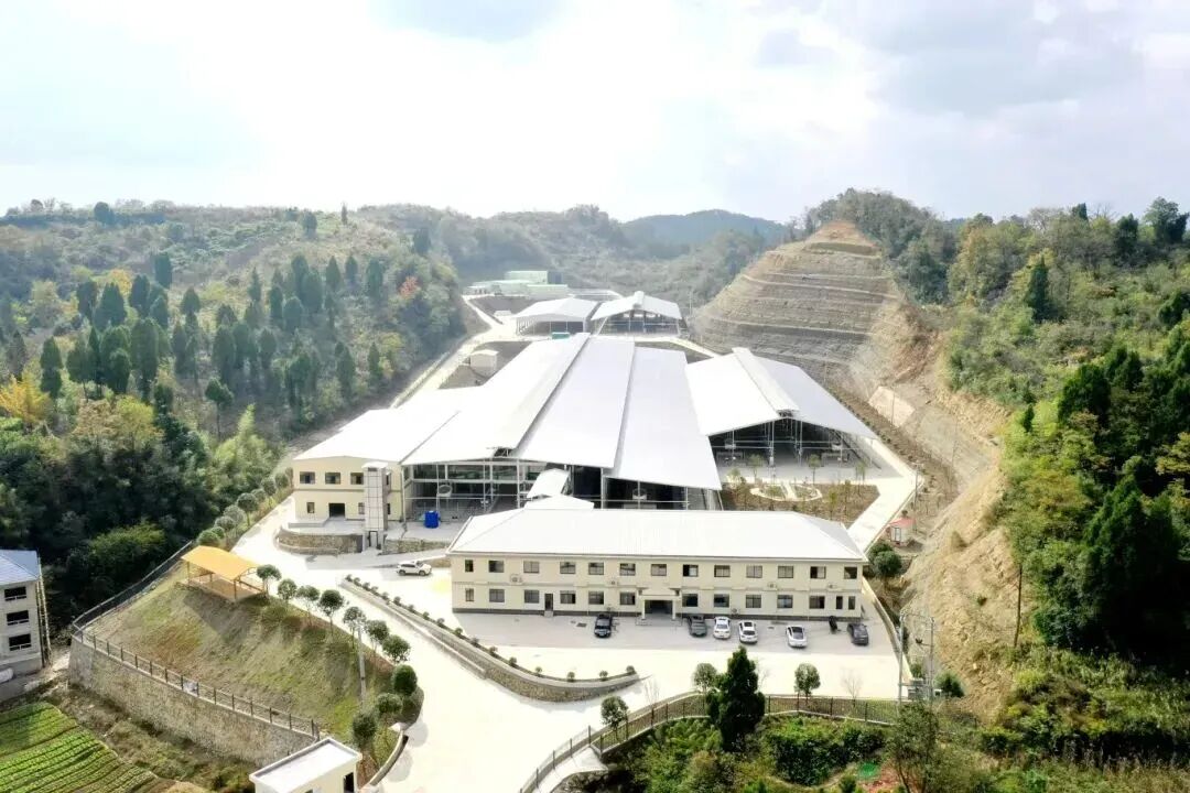 ▲皇氏集团遵义乳业云端牧场投产运营，标志着数字化赋能遵义奶业高质量的发展。