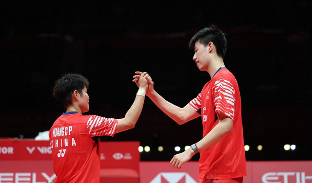冯彦哲/黄东萍惊险晋级，安洗莹冲击历史第11冠，世界羽联总决赛决赛将如何改写女子羽坛格局？