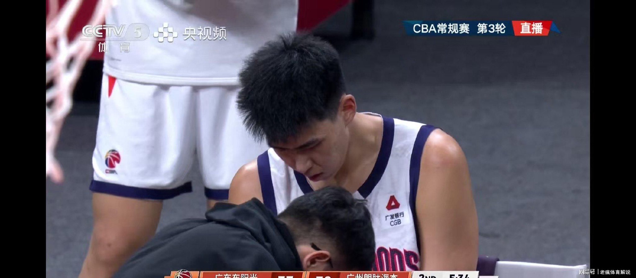 广东男篮德比战获胜，徐昕血染赛场，徐杰17+9