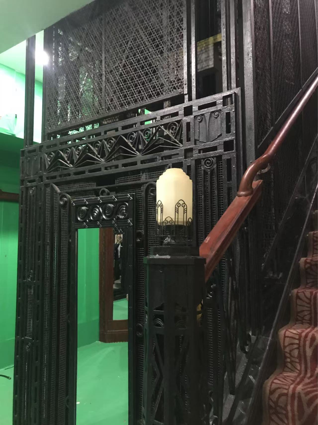 图7 和平饭店老电梯