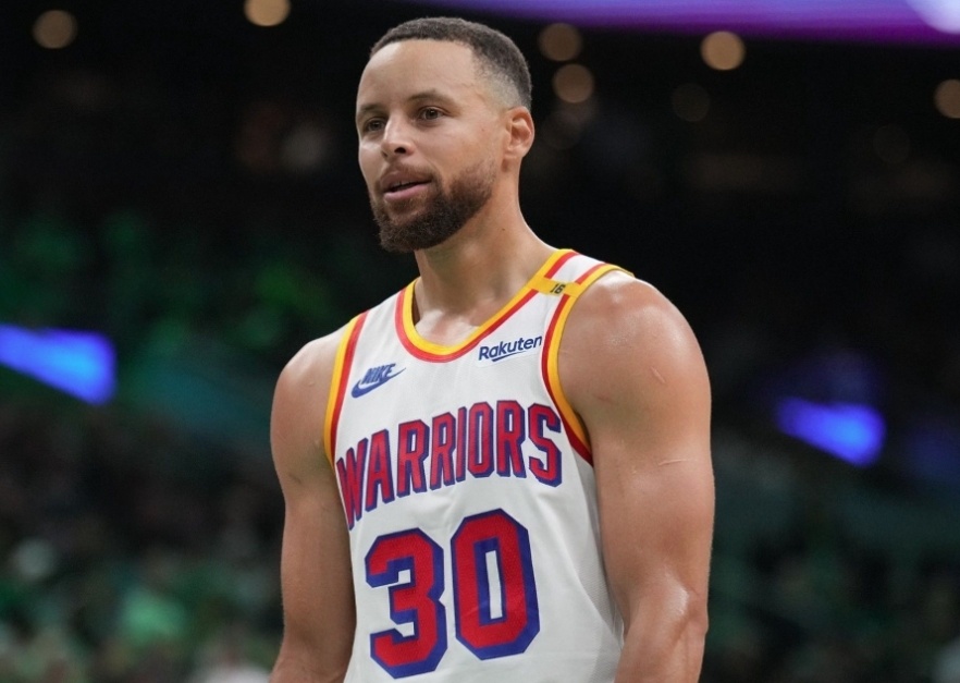 名记：勇士不改变仅靠库里强撑难持续太久，他已经非常疲惫