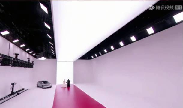 毛晓彤张彬彬就这么水灵灵的牵着手走红毯了 靓男靓女好养眼吧