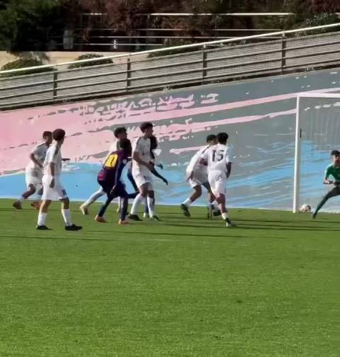 通卡拉今天为巴萨青年A队打入一记精彩进球