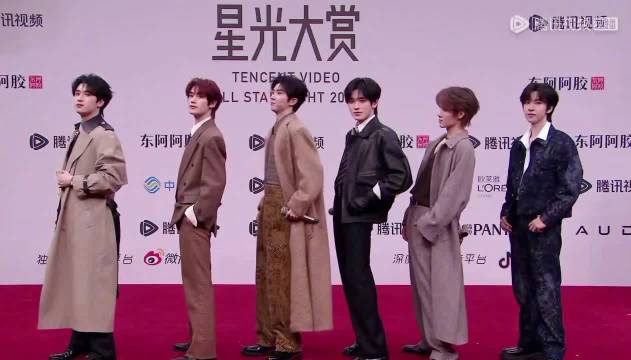 刘耀文人没来但是哥哥们的红毯站姿模仿到来了