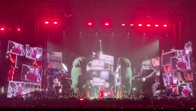 陈小春《街角的晚风》演唱会现场视频引热议