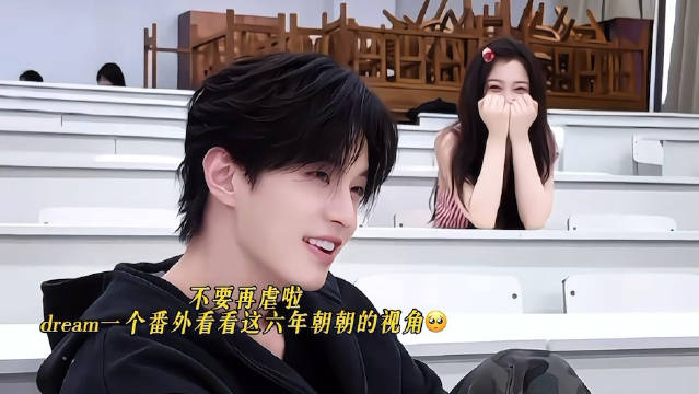 靳朝多次赴加拿大探望暮暮，店员误认其妻儿在海外