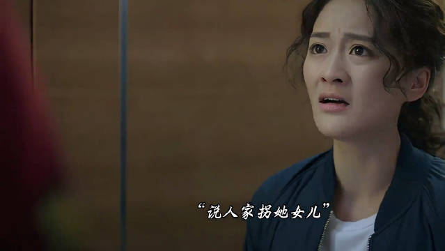 亲生妈妈和小女孩自己选的妈妈，哪个更有资格做妈妈