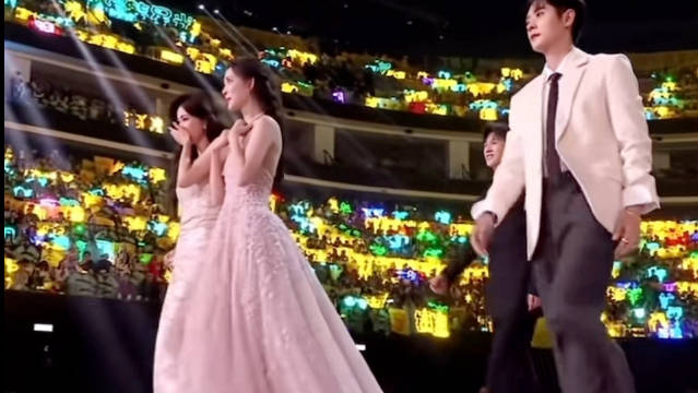 孟子义星光大赏不慎摔倒，白鹿李盷锐丞磊同场出席