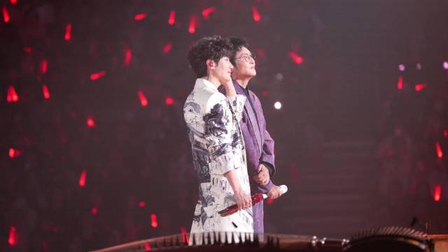 来自声生不息葫芦七兄弟售后 陈楚生孙楠「无名的人」 “永远站在最高峰”