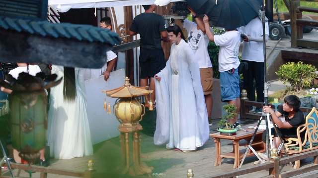 重紫徐正溪、杨超越饭拍路透视频！