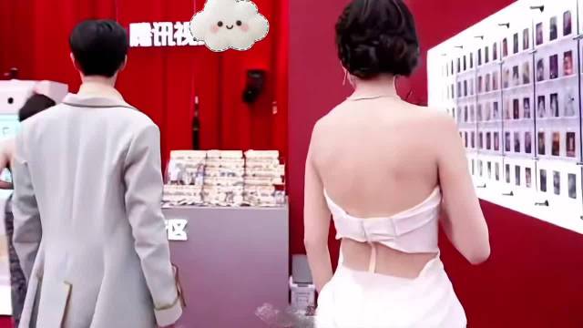 白鹿丞磊李昀锐孟子义同框亮相星光大赏红毯