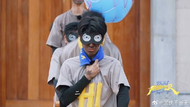 范丞丞运气绝了 气球N次擦着头皮而过，都能去买彩票了！