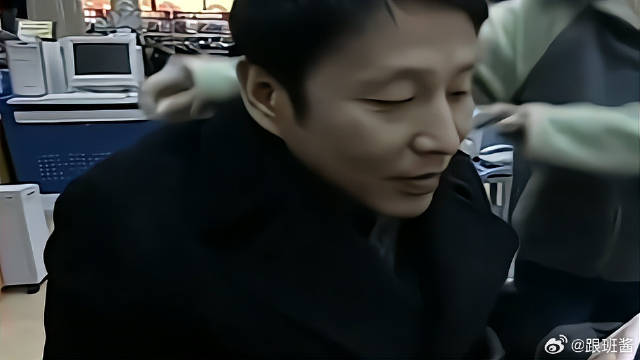 穷小伙尝到有钱的滋味，直接上了头，最终走上歪路