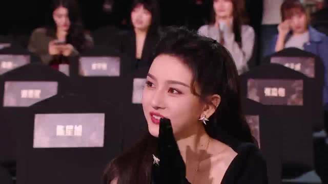 获奖后和@宋祖儿lareina 贴贴