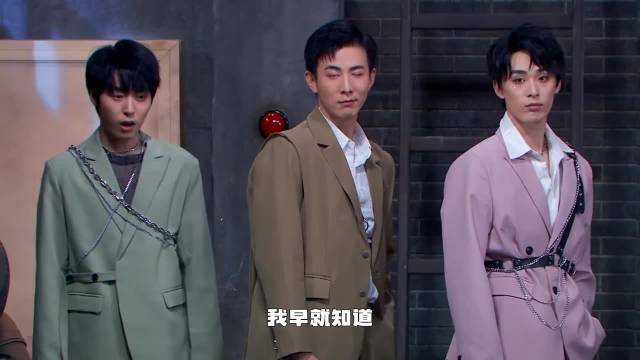 张维威台词笑场，李川表情逐渐失控，大张伟坐不住一点丨小品