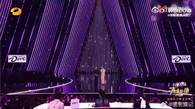 听他唱歌真的是一种享受，嗓音清澈又有磁性，直播全程高能，根本舍不得快进！