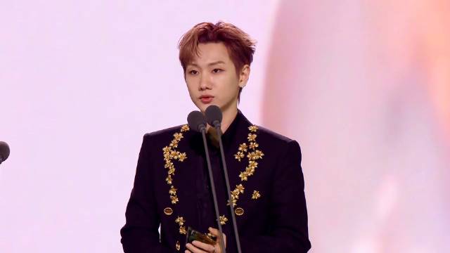 获奖名单感言直播 年度歌手：汪苏泷 开颁奖嘉宾：龙丹妮 梁柱