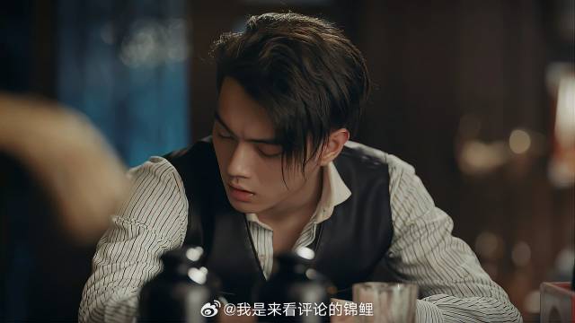 许凯被情所伤，酒吧醉酒耍疯，竟当众做出这举动