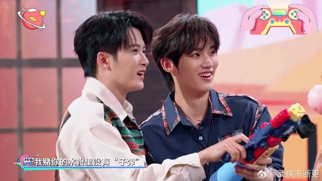 檀健次王鹤棣玩疯了，互相喷水，现场嗨翻了！