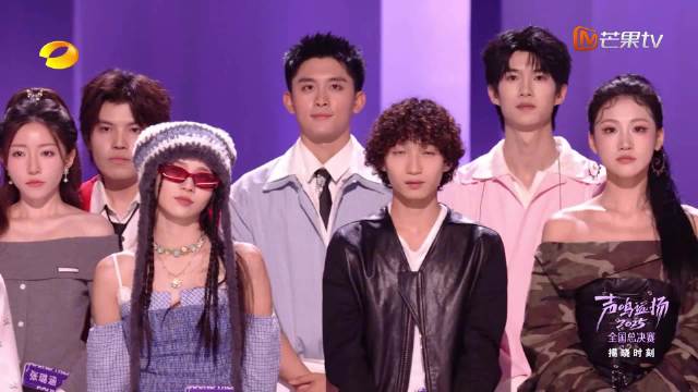 何炅直播控场能力升级，遇突发状况淡定化解