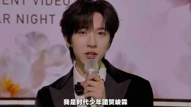 主持人时代少年团贺峻霖：大家好吗 台下兄弟们：我兄弟（骄傲脸）